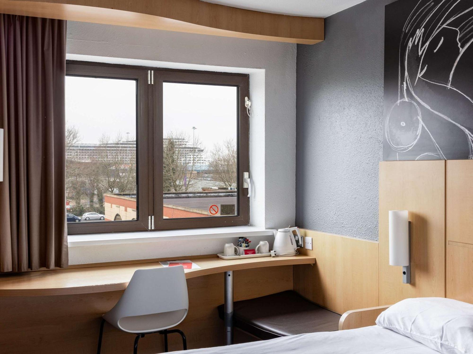 Ibis Southampton Exterior foto